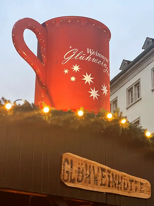 Weimarer Glühweinhütte auf dem Marktplatz